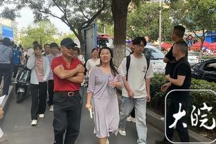 一意大利球员突发心脏病去世，曼奇尼进球后举球衣缅怀他